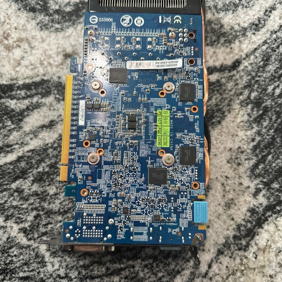 GTX 660 Gigabyte GV-N660OC-2GD Graphics Card NVIDIA GeForce - Picture 3 of 4